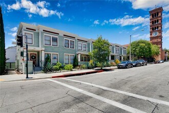 Building Photo - 221 N Raymond Ave