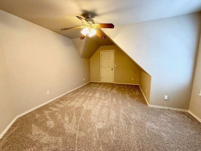 Building Photo - Fantastic Location, Fantastic Exec Home