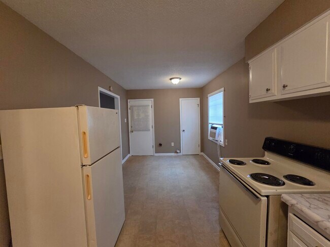 Building Photo - 2192 Lisa Ave