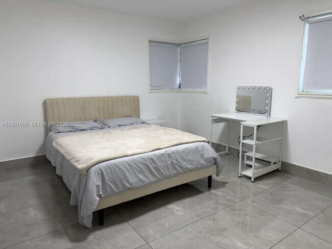 Building Photo - 2121 N 57th Terrace