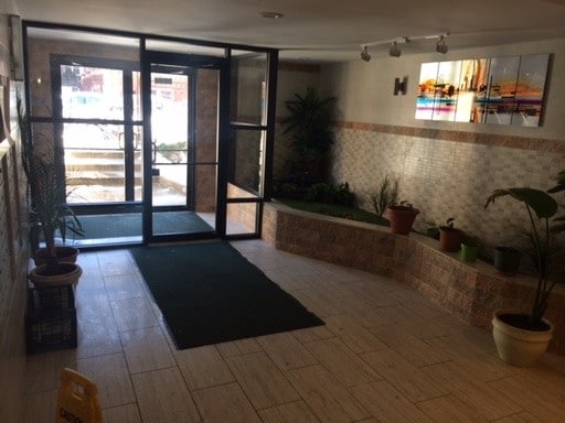 Building Photo - 5534 N Winthrop Ave