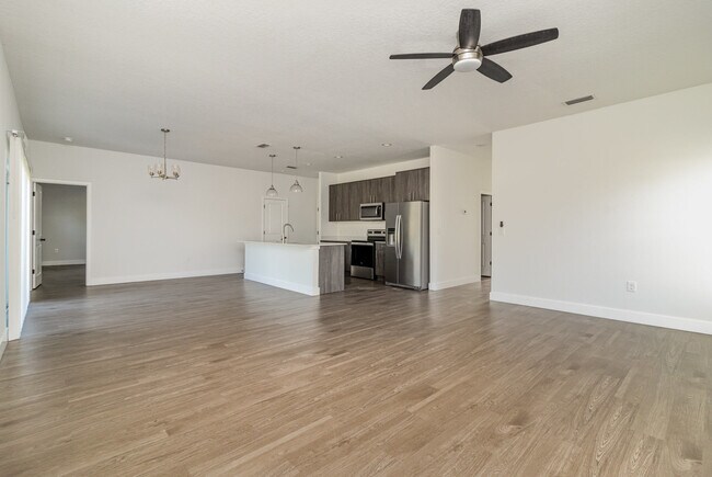 Building Photo - 1213 Waterford St SE