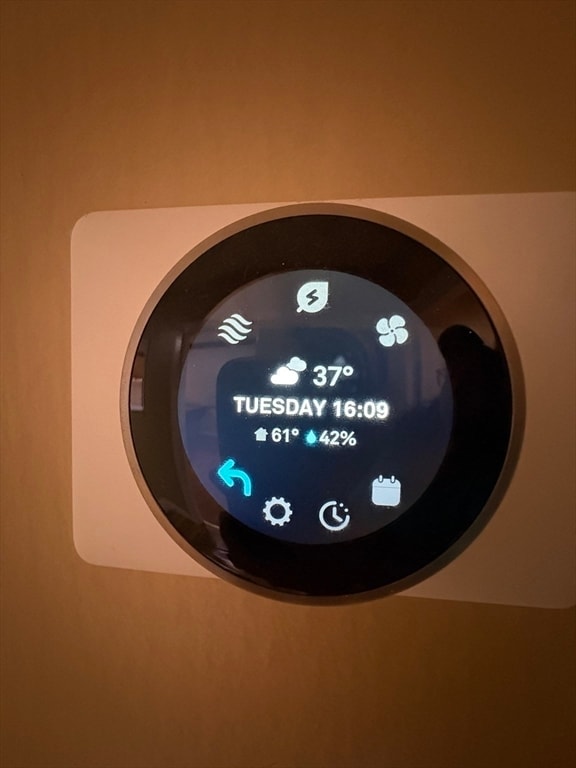 Building Photo - 16 Harmony St