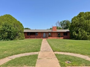 Building Photo - Charming 4 Bed 2 Bath Home in Morningside!