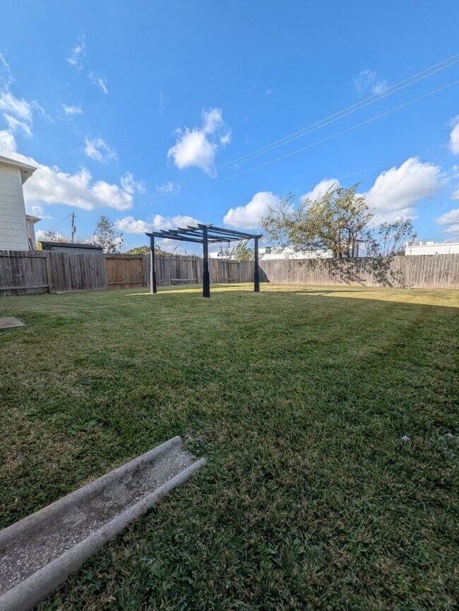 Building Photo - 13422 Sarento Village