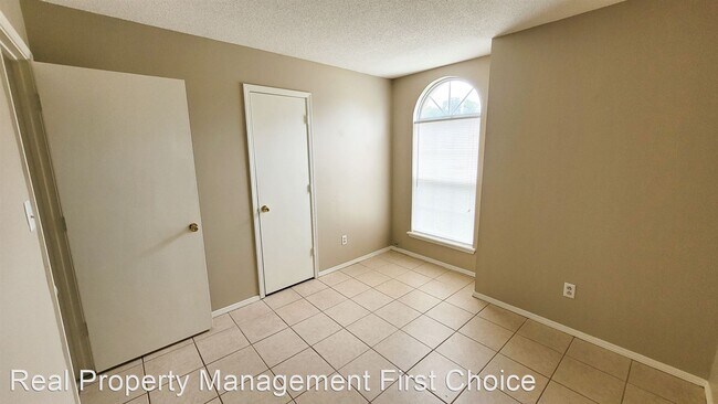 Building Photo - 3 br, 1 bath House - 1805 Cherrybark Bend