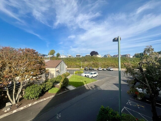 Building Photo - 2Bd 2Ba Waterfront Mariners Cove Condo in ...