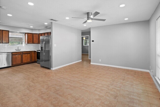 Building Photo - 2712 St Edwards Cir