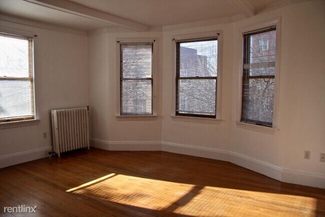 Building Photo - 3 br, 1 bath Condo - 206 Sumner Street
