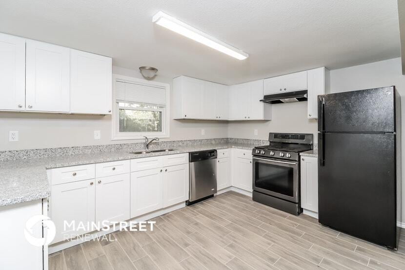 Building Photo - 161 E Shore Dr