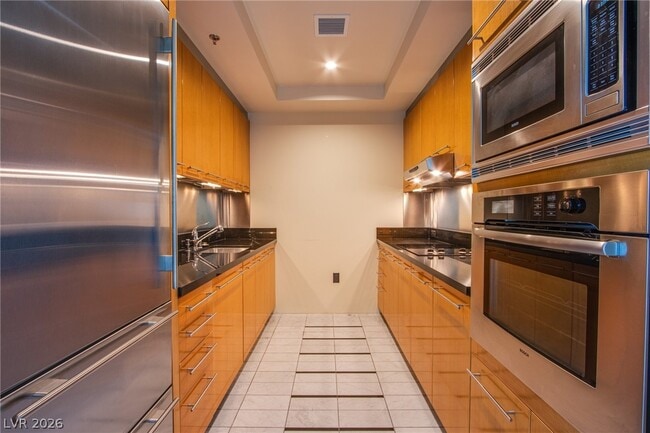 Building Photo - 2700 S Las Vegas Blvd