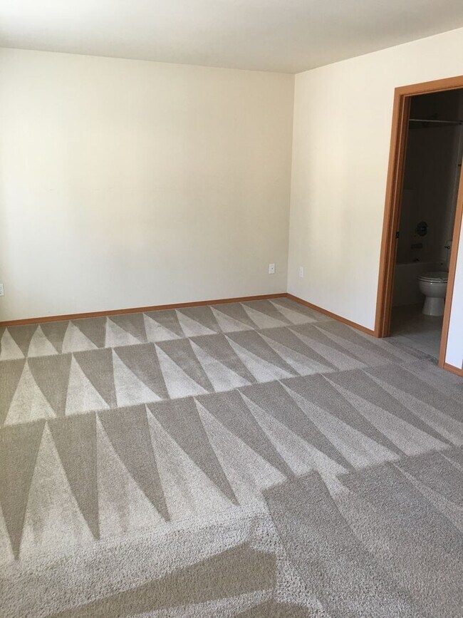 Building Photo - **$800 MOVE IN CREDIT if move in occurs prior to December 1st **Lovely 3 Bedroom Home in Coupeville