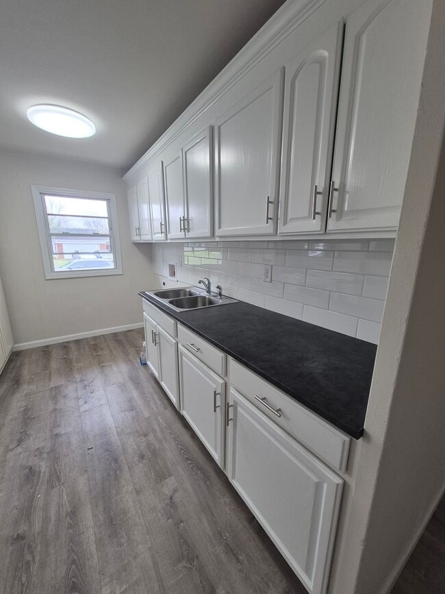 Building Photo - Fully remodeled 3 bedroom home!