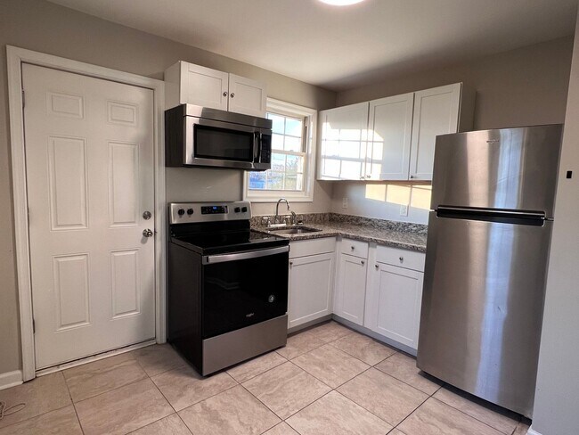 Building Photo - 4608 Eastover Ave