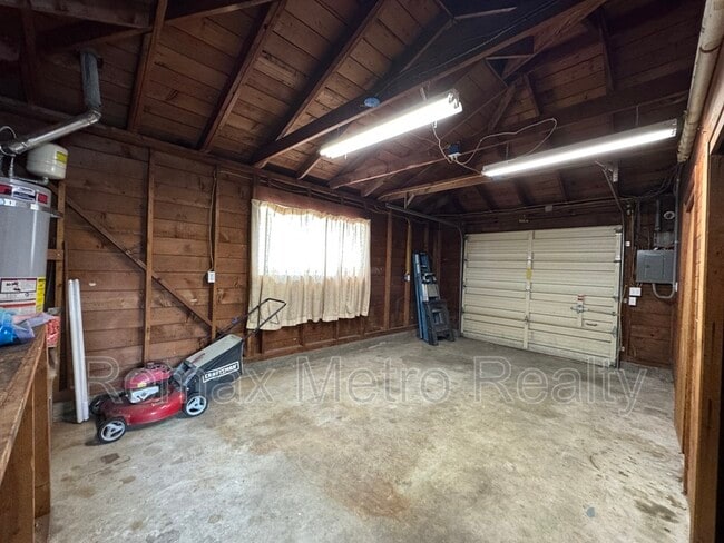 Building Photo - 5622 Beverly Ln