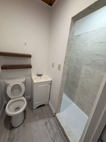 Primary Photo - 3033-3033 NW 15th St