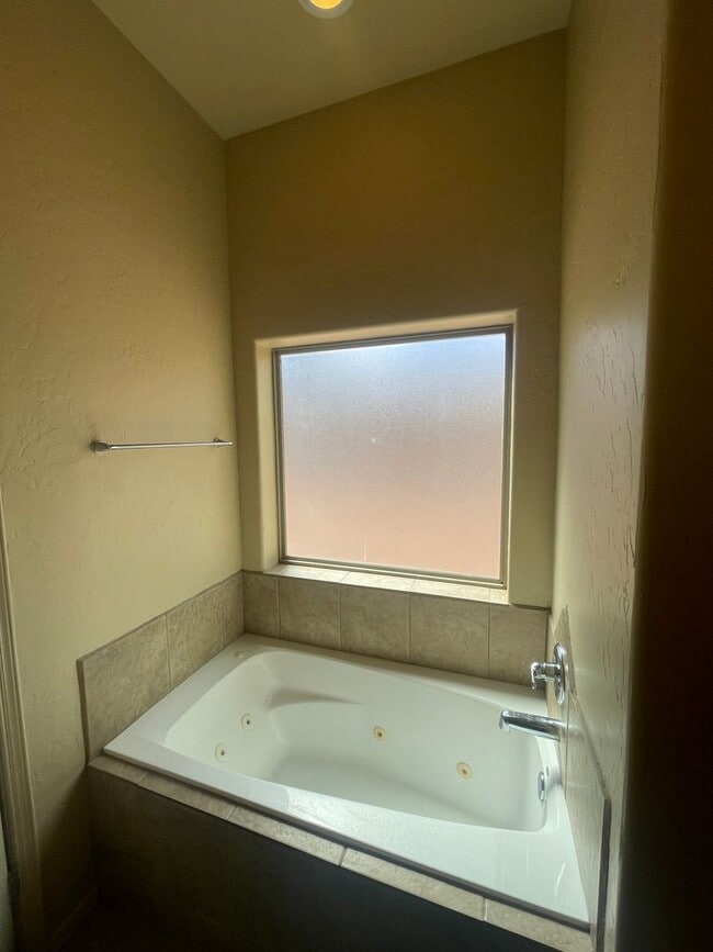 Building Photo - Beautiful 3 Bedroom Home in Sonoma Ranch