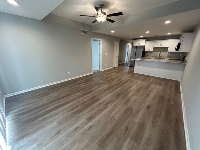 Building Photo - 611-613 Fall Meadow