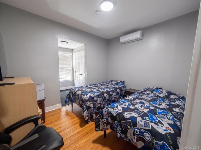 Building Photo - 52 Maple Pl