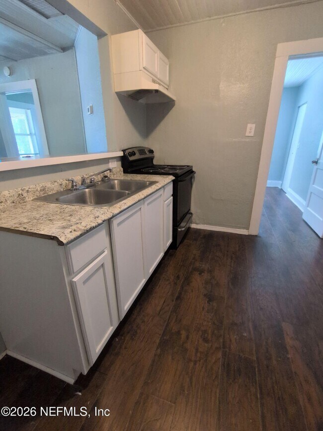 Building Photo - 2092 Benedict Rd