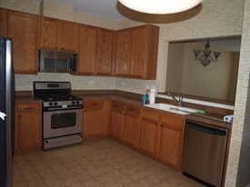 Building Photo - 686 S Rosehall Ln