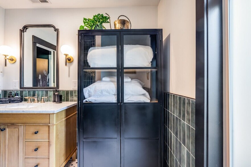 Building Photo - 8515 29th Ave NW