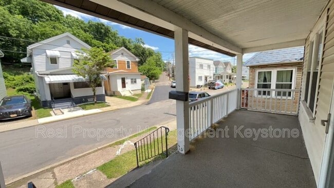 Building Photo - 303 Lexington Ct