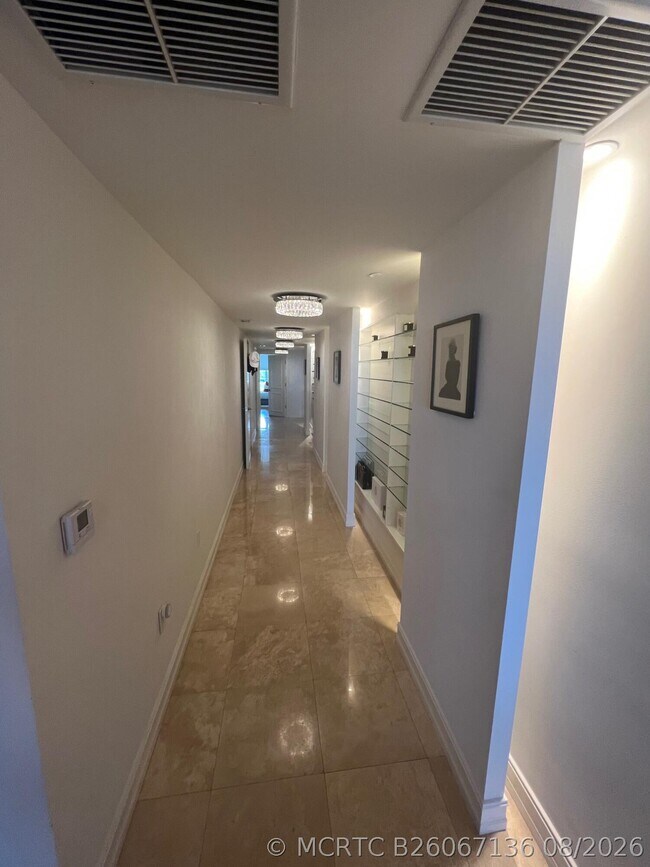 Building Photo - 20201 E Country Club Dr