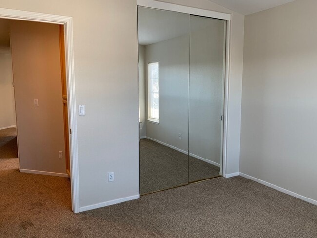 Building Photo - 39 Outlook Cir