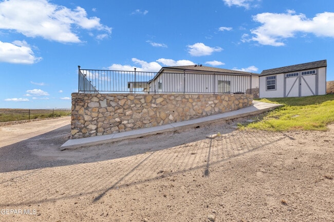 Building Photo - 657 Bariloche Dr