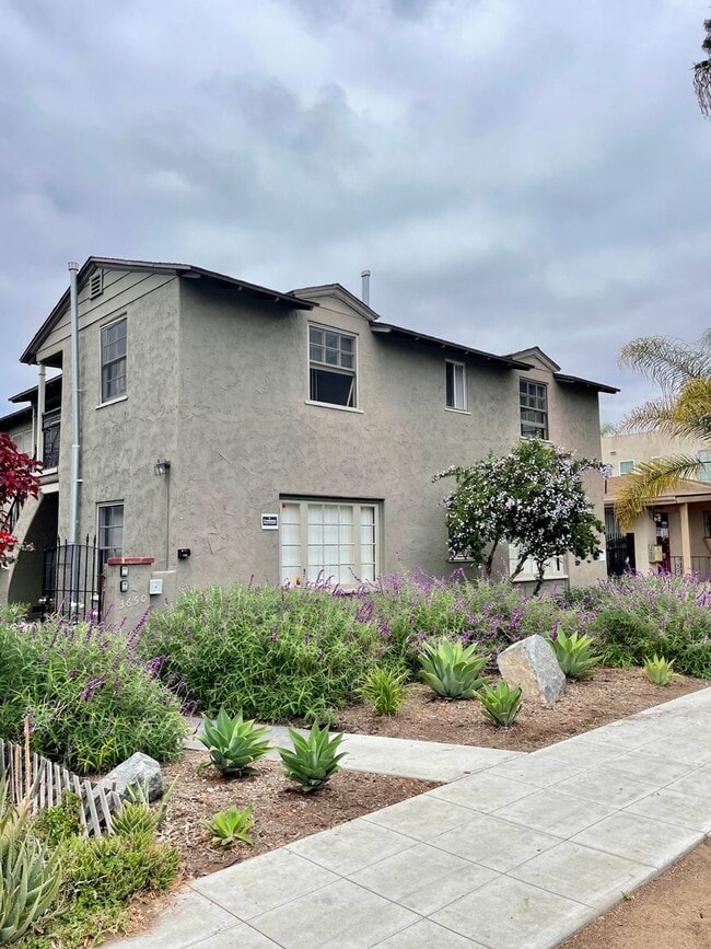 Building Photo - Updated 1 Bed / 1 Bath in Prime Hillcrest–...