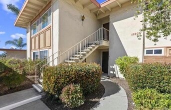Building Photo - 6880 Hyde Park Dr