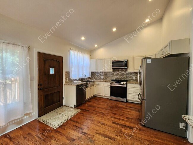 Building Photo - 41 Delta Pl NE