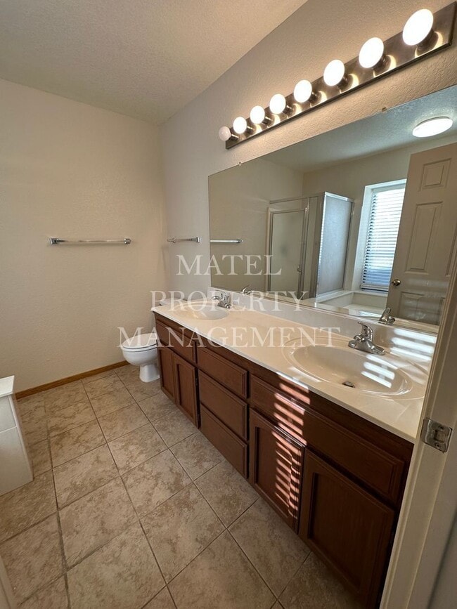 Building Photo - Move in Special see Ad