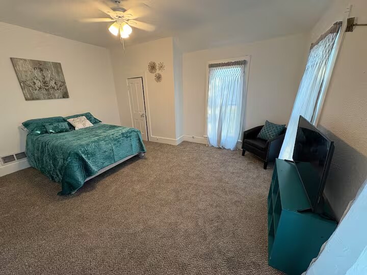 Building Photo - 1016 NE Quincy St