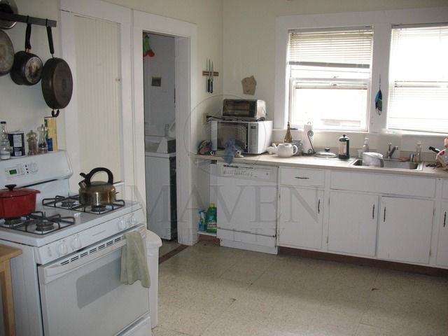 Building Photo - 301 Highland Ave