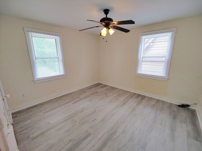 Building Photo - *Spacious & Updated 3BD/1BA Single-Family Home Available in Brookline*