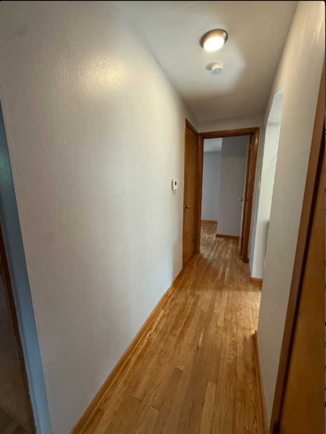 Building Photo - Adorable 3 Bedroom, 2 Bathroom Home with Garage & Off-Street Parking