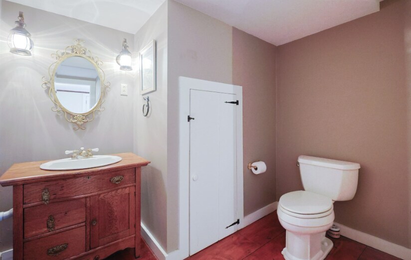 Building Photo - 144 Old Connecticut Path