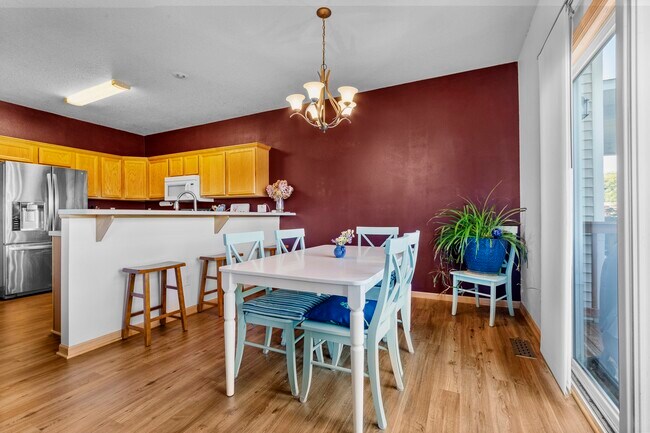 Building Photo - 1552 Cook Cir