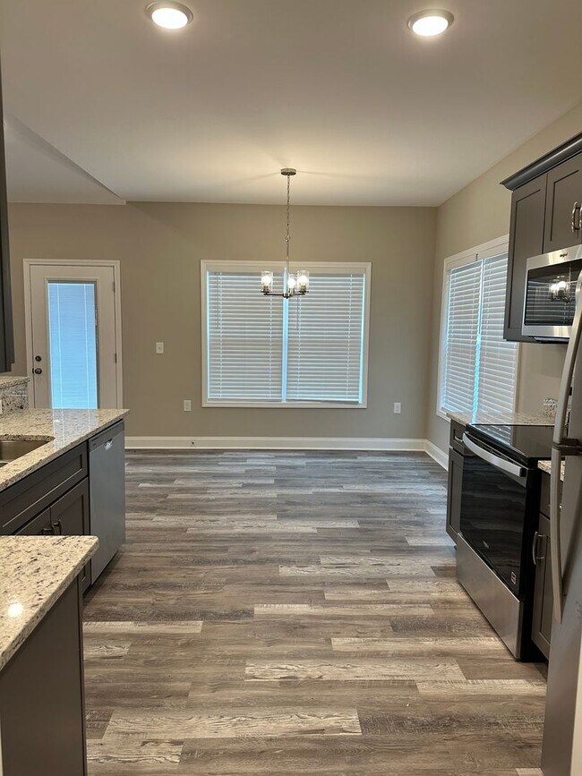 Building Photo - 2760 Cedrus Ave