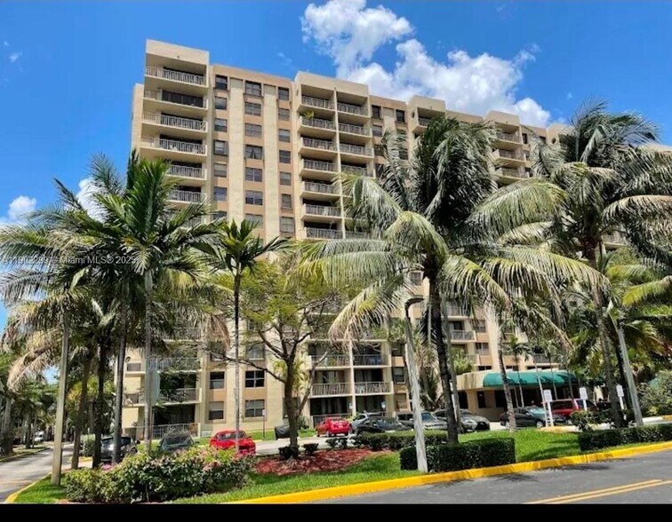 Primary Photo - 1470 NE 123rd St