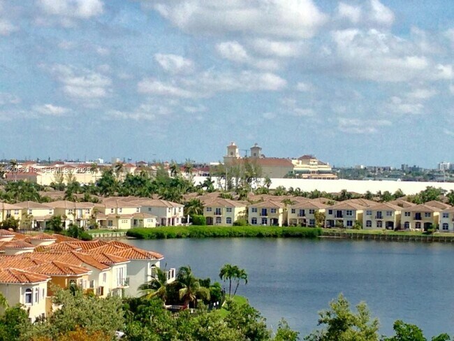Building Photo - 3301 N Country Club Dr