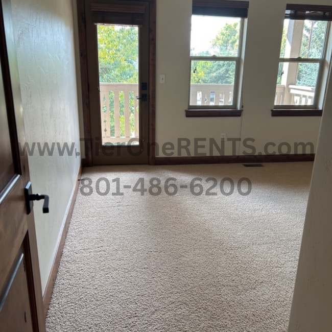 Building Photo - NO DEPOSIT Option Available for This Prope...