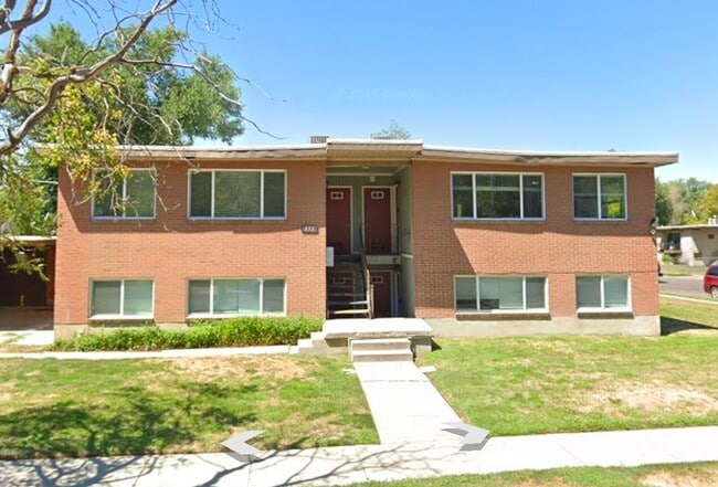 Building Photo - 813 Riverside Dr