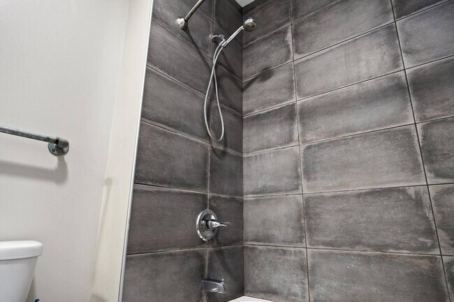 Building Photo - 1220 SW Washington St