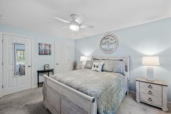 Building Photo - Spacious & Comfortable 4 Bedroom House - C...