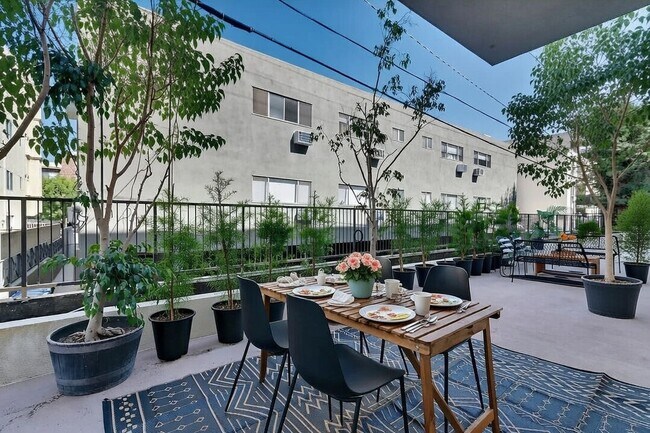 Building Photo - 1878 Greenfield Ave