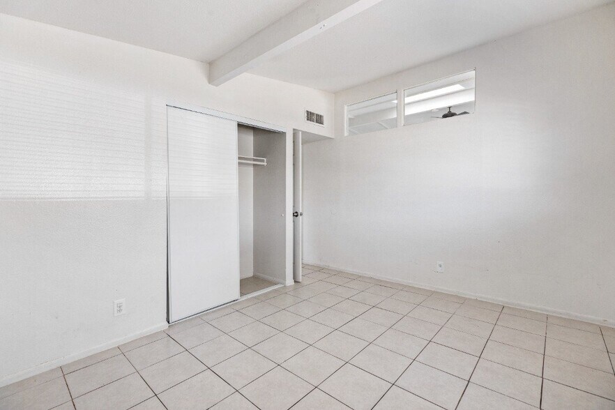 Building Photo - 221 Milinane Dr