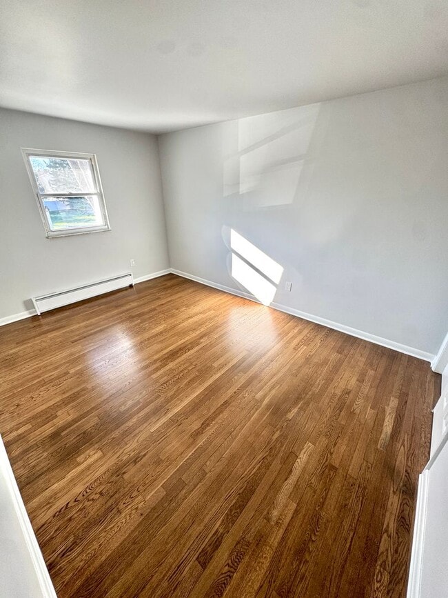 Building Photo - PARKLAND SCHOOLS- THREE BEDROOM TOWNHOME